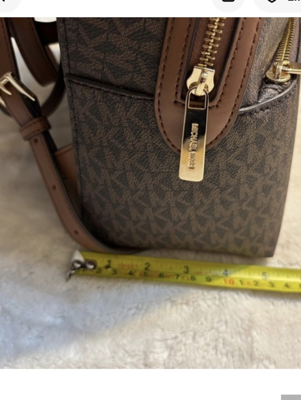 Michael Kors Brown Tan Signature Crossbody with Gold Hardware Accent - Picture 3 of 7